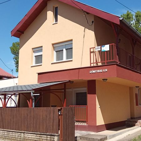 Gyoengyvirag Apartmanhaz Hajdúszoboszló Eksteriør billede