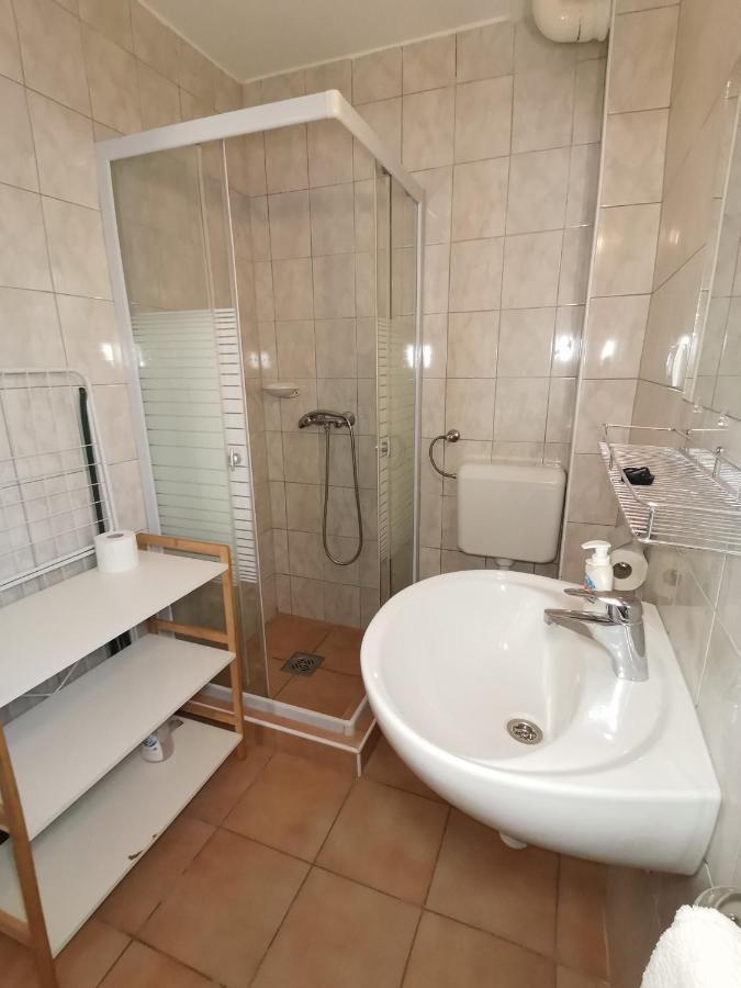 Gyoengyvirag Apartmanhaz Hajdúszoboszló Eksteriør billede