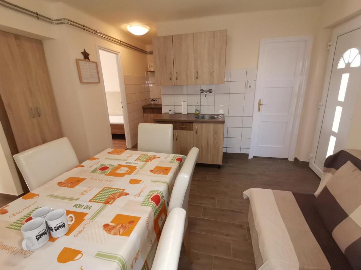 Gyoengyvirag Apartmanhaz Hajdúszoboszló Eksteriør billede