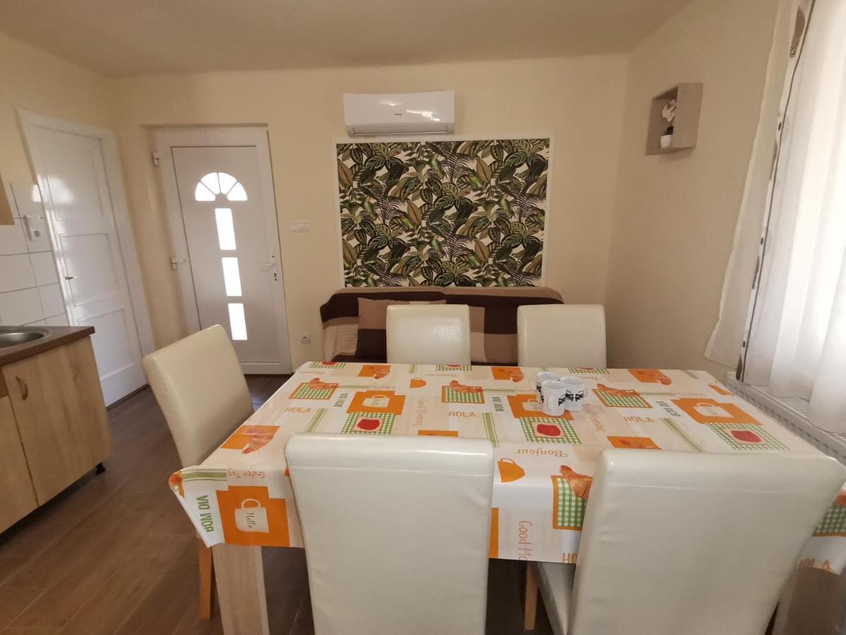 Gyoengyvirag Apartmanhaz Hajdúszoboszló Eksteriør billede