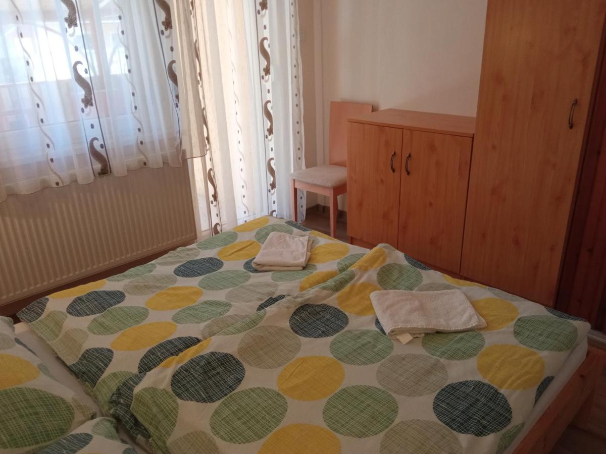 Gyoengyvirag Apartmanhaz Hajdúszoboszló Eksteriør billede