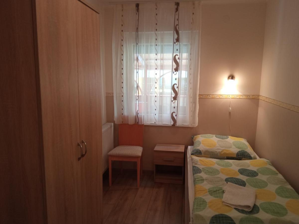 Gyoengyvirag Apartmanhaz Hajdúszoboszló Eksteriør billede
