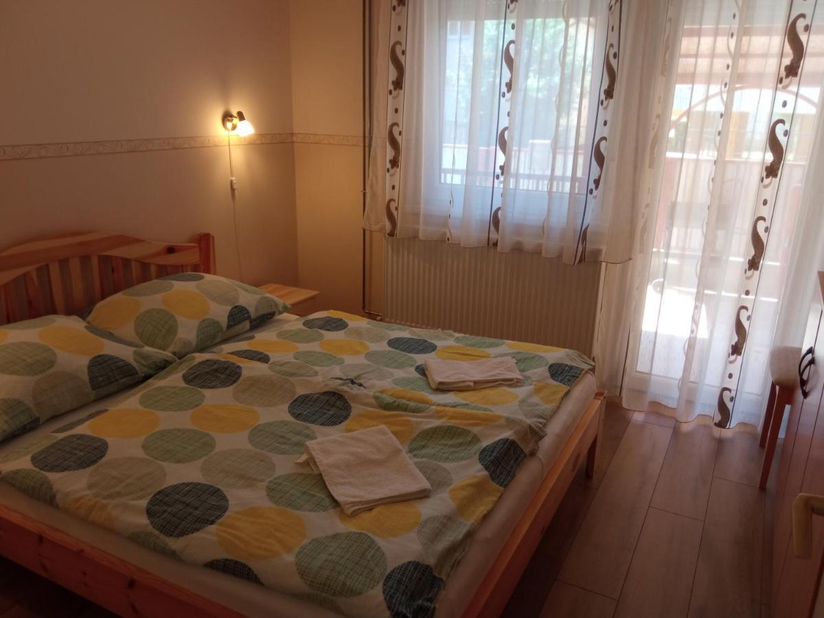 Gyoengyvirag Apartmanhaz Hajdúszoboszló Eksteriør billede