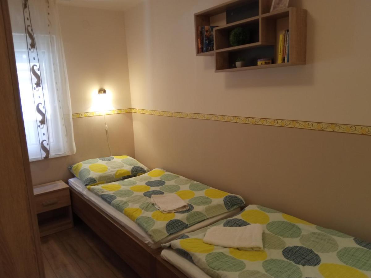 Gyoengyvirag Apartmanhaz Hajdúszoboszló Eksteriør billede